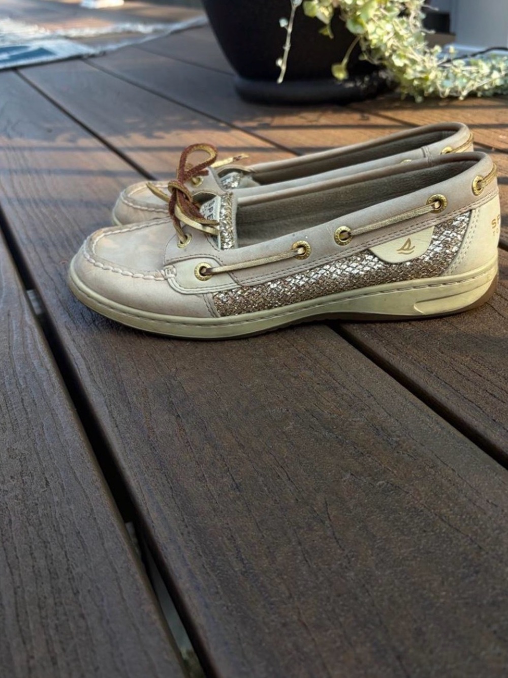 Sperry Women's Light Beige Boat Shoes with Metallic Woven Panels size 7